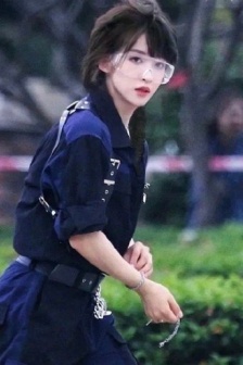 穿成军婚男主的前妻